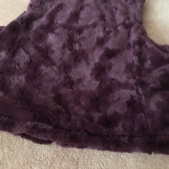 Nicole Miller reversible faux fur vest ( no offer please ) very soft - Picture 6 of 11